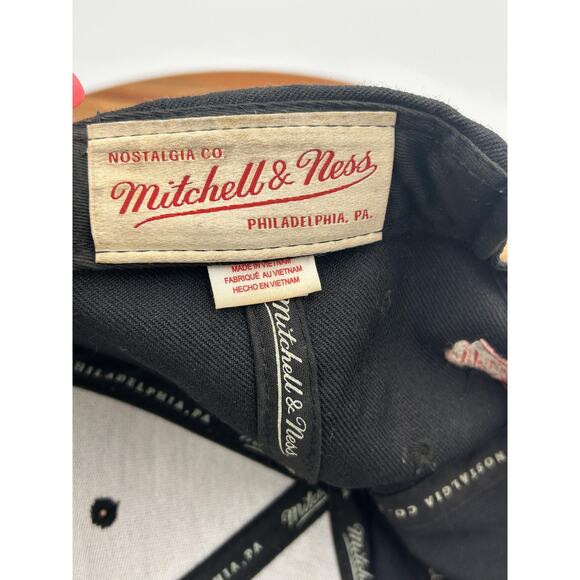 Chicago Blackhawks Hat Cap Snap Back Black Red NHL Hockey 100% Wool Throwback - Picture 8 of 11